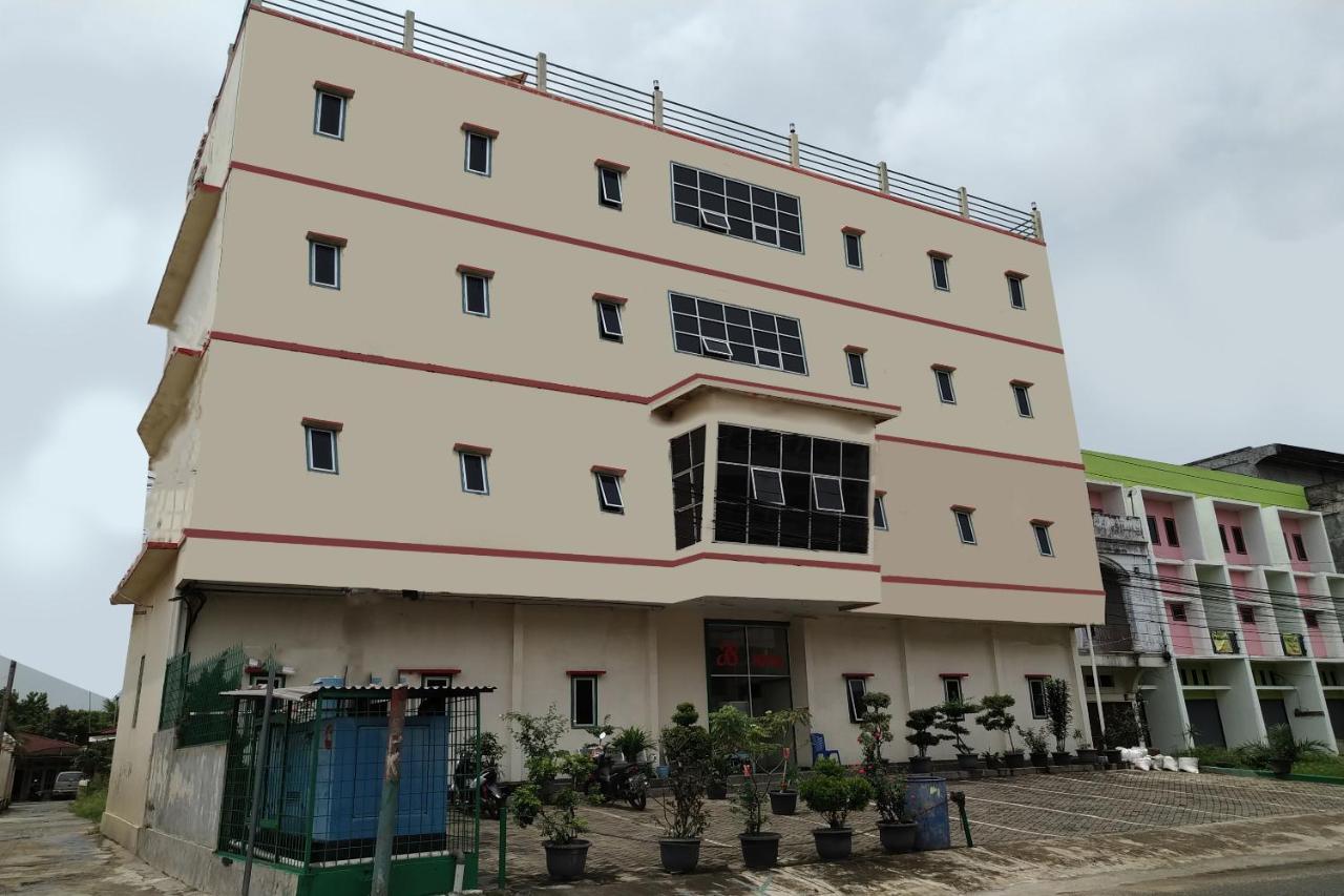 Oyo 3499 J8 Hotel Jambi Dış mekan fotoğraf